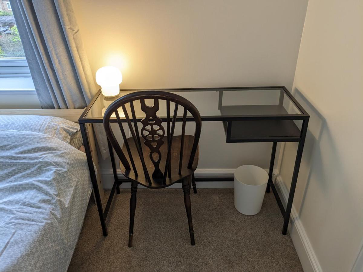 Large Apartment With Parking Guildford Exterior foto